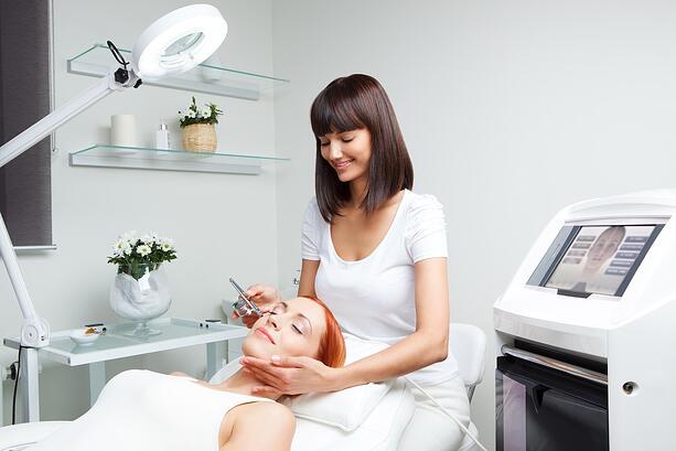 control-the-myths-related-to-the-aesthetic-treatments-you-provide-at-your-clinic